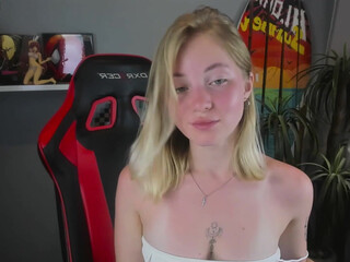 elisa_piere mature model caresses nipples and cunt