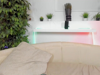 liza_cheise crazy babe posing nude