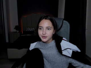 heidy__queen crazy passion shows tits