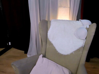 vivian_lacroix Adorable chick