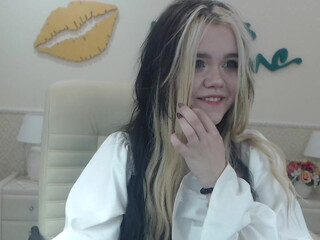 erika__fox Adorable babe sucks and fucks great