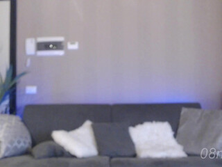 imoan_uen_suk beautiful chick jerks off her cunt