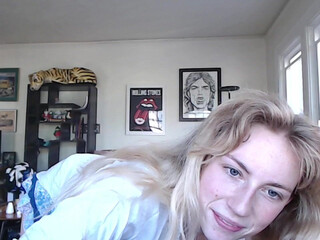 stellaelle attractive model entertains erotic shows