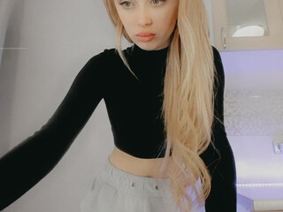 vallovecb blonde slut fucks pussy with phallus