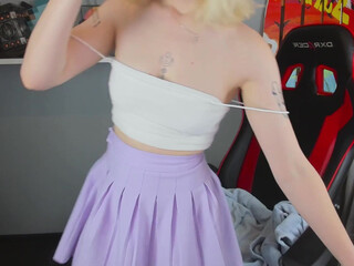 elisa_piere luxurious lady gently masturbates pussy