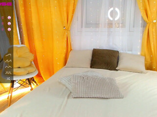 vi_reis bright slut fucks pussy