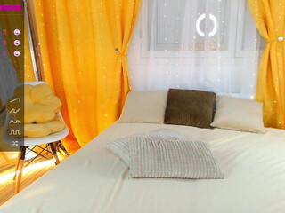 vi_reis ardent hottie jerking off her dildo