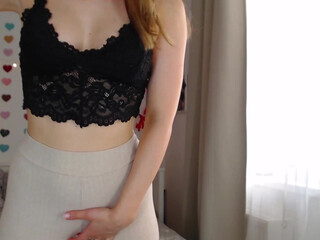 emily_magical gorgeous babe dancing striptease