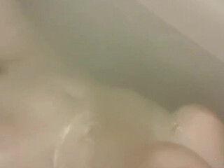 valenappi pulls pussy to orgasm