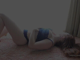 summerhart demonstratively masturbating on cam