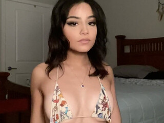 OnlyFans_Hannah Gavalda_aka_ whoahannahjo Chic schoolgirl