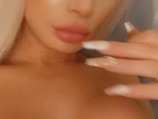 Lola aka lolachristina 02 August 2020