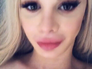 Lola aka lolachristina Pretty lady