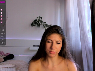 hey_perk gorgeous model strips and pulls pussy