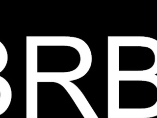 heidy__queen gorgeous young lady shows off her legs