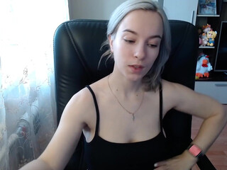 tinkissa great girl fucks shaved cunt