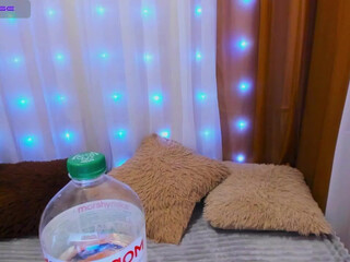 emmika_ mom with huge tits