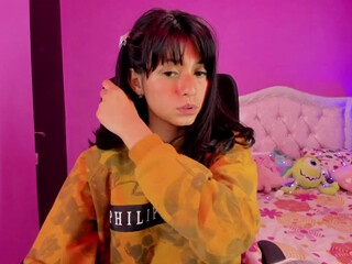 princes_luna dirty bitch is engaged in oral sex