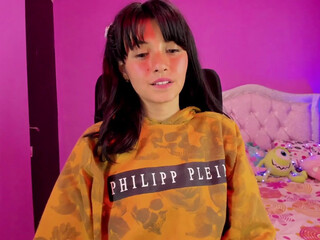 princes_luna cute chick fucks both holes