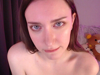 uwuxo chick fucks herself with a big rubber dildo