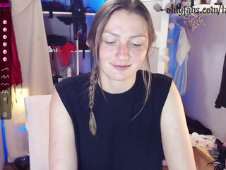 taralanes stunning slut dabbles with dildo