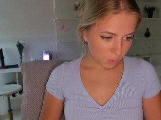 aggie_love seductive and hot beauty pulls vagina