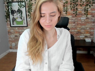 saskiadragon_ spicy bitch masturbates cunt