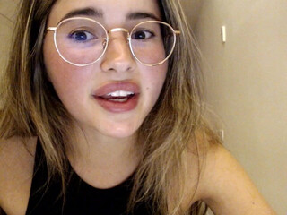 playnofuckinggames cool skinny rubs her lips sex