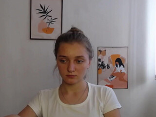 janeeyes big tit babe bares sexy body