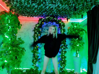 elisa_oliver predatory panther craves to cum in the process of jerking