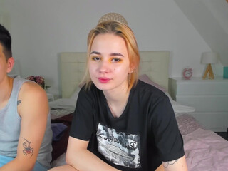 kira_kiro cute blonde in free chat