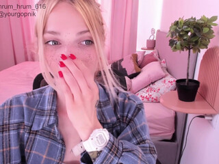 melissaallens cute bitch gently fingering pussy