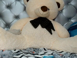 mara_senxual skinny in stockings pulls pussy