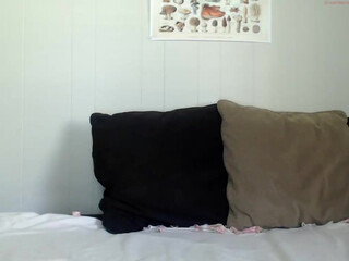 kipsy420 busty courage is naughty with girlfriends