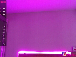 janice_sweet tasty babe fucks her anus