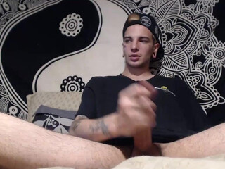 imakedubstep puts his fingers in the ass