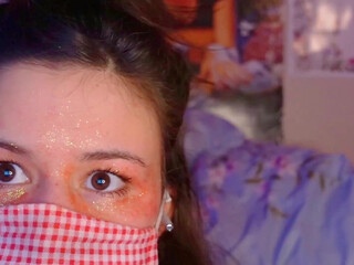 internet_famous shines pussy and caresses big tits