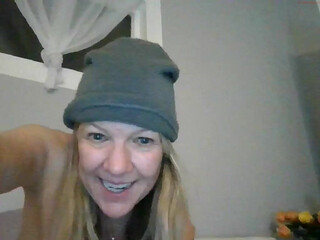 aussietreasure pretty woman pervertedly poops