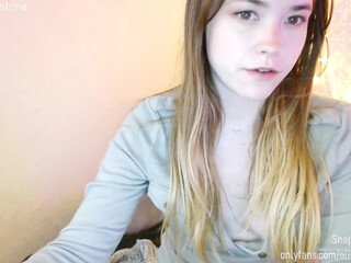 alice_moonstone Busty lady