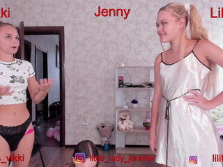 misss_vikki dark haired bitch gently pulls pussy