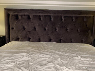 aalliss painted chick sucks dildo