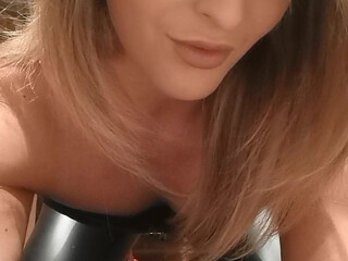Mistress Courtney aka misscourtneym onlyfans seductive babe fucks both holes