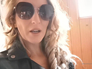 Mistress Courtney aka misscourtneym onlyfans beauty sucks penis
