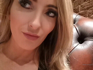 Mistress Courtney aka misscourtneym onlyfans busty slut gently wrestles pussy