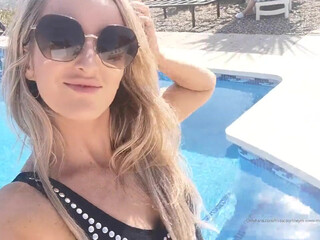 Mistress Courtney aka misscourtneym onlyfans cute little woman pulling nipples