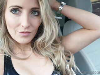 Mistress Courtney aka misscourtneym onlyfans cute chick gently pulls pussy