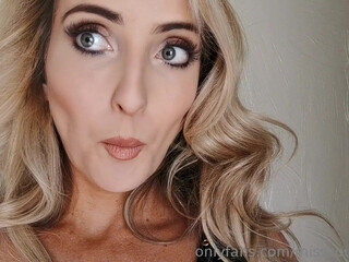Mistress Courtney aka misscourtneym onlyfans juicy sluts play with sex toy