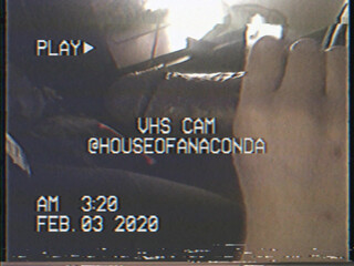 Anaconda Noire onlyfans cumming heavily before webcam