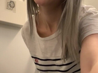 evaelfie crazy woman masturbating cunt with hand