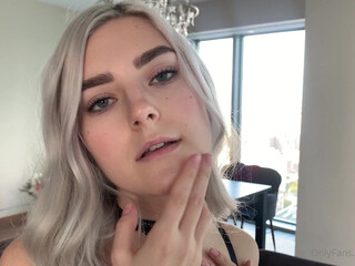 evaelfie blissful chick strips small tits